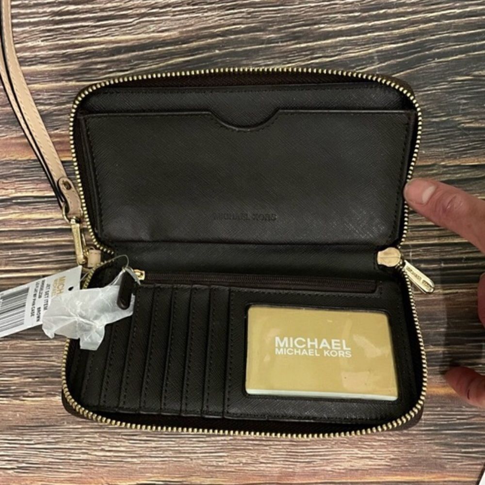 MICHAEL KORS JET SET WALLET SIGNATURE BROWN AND GOLD HARDWARE - Picture 6 of 14